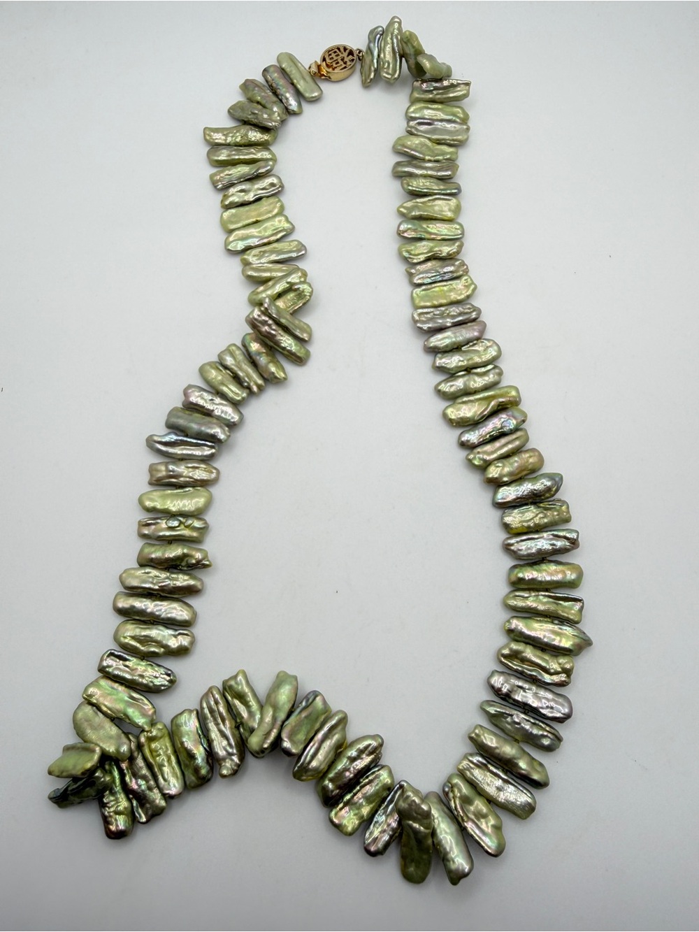 22" L. Green genuine BIWA pearl necklace w/ gold tone "good fortune" box clasp!